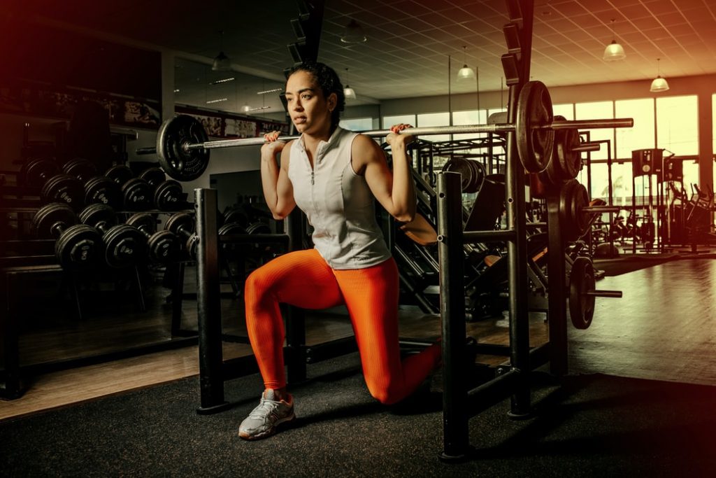 Comfortabele beste trainingsbroek voor ontspanning op de bank thuis