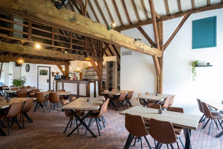 Over ons Kindvriendelijke bistro Midzeelhoeve met speelhoek en gezellig terras voor families