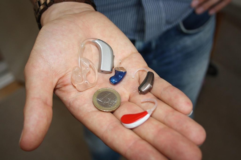 Professionele hoortest in hoorcentrum Antwerpen met aangepaste hoorapparaten voor optimaal gehoor