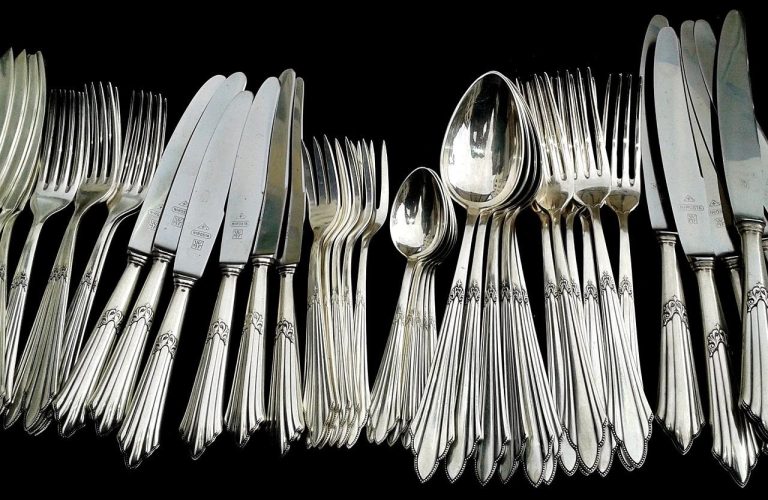 Kwaliteitskeukengerei inclusief pannen, messen en apparaten voor duurzaam koken