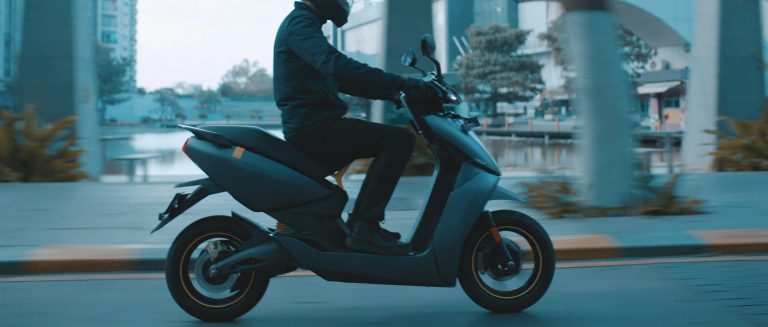 Moderne scooter als ideale manier om meer fleur en plezier aan je dagelijks leven toe te voegen